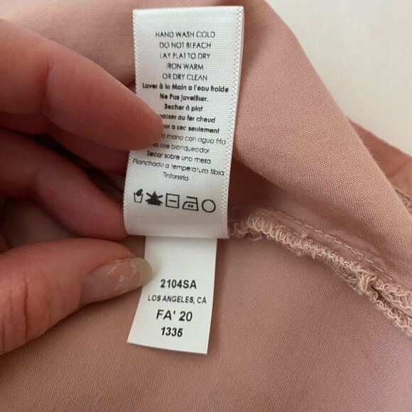 NATION LTD June Sateen V Neck Top in Latte Pink Size Small - Picture 11 of 14